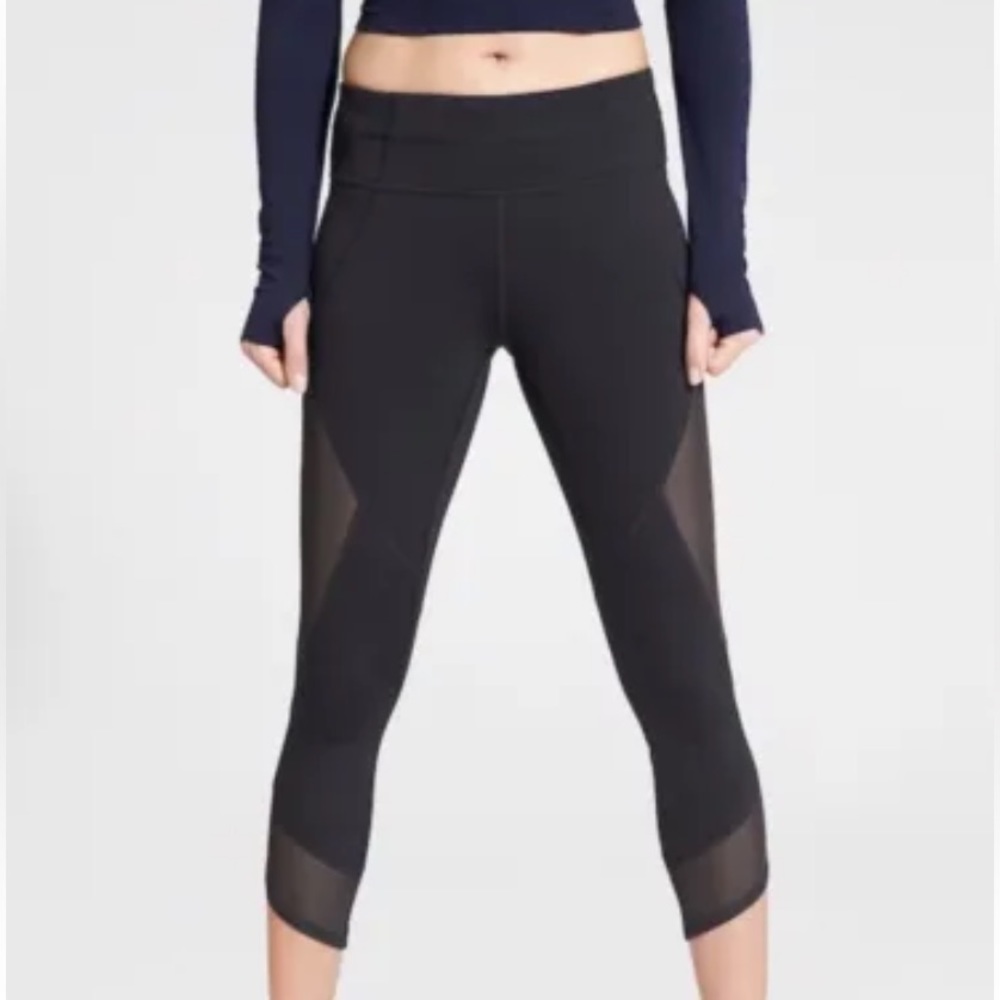 ATHLETA Angle Aura Mesh Sonar Capri Legging Size SMALL